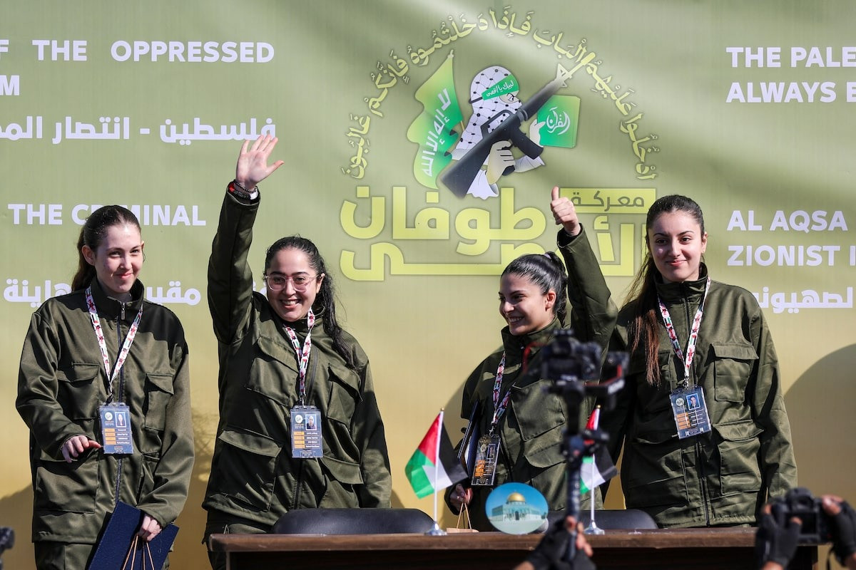 Bốn nữ quân nhân Israel được trả tự do. (Ảnh: Reuters) Bốn nữ quân nhân Israel được trả tự do. (Ảnh: Reuters)