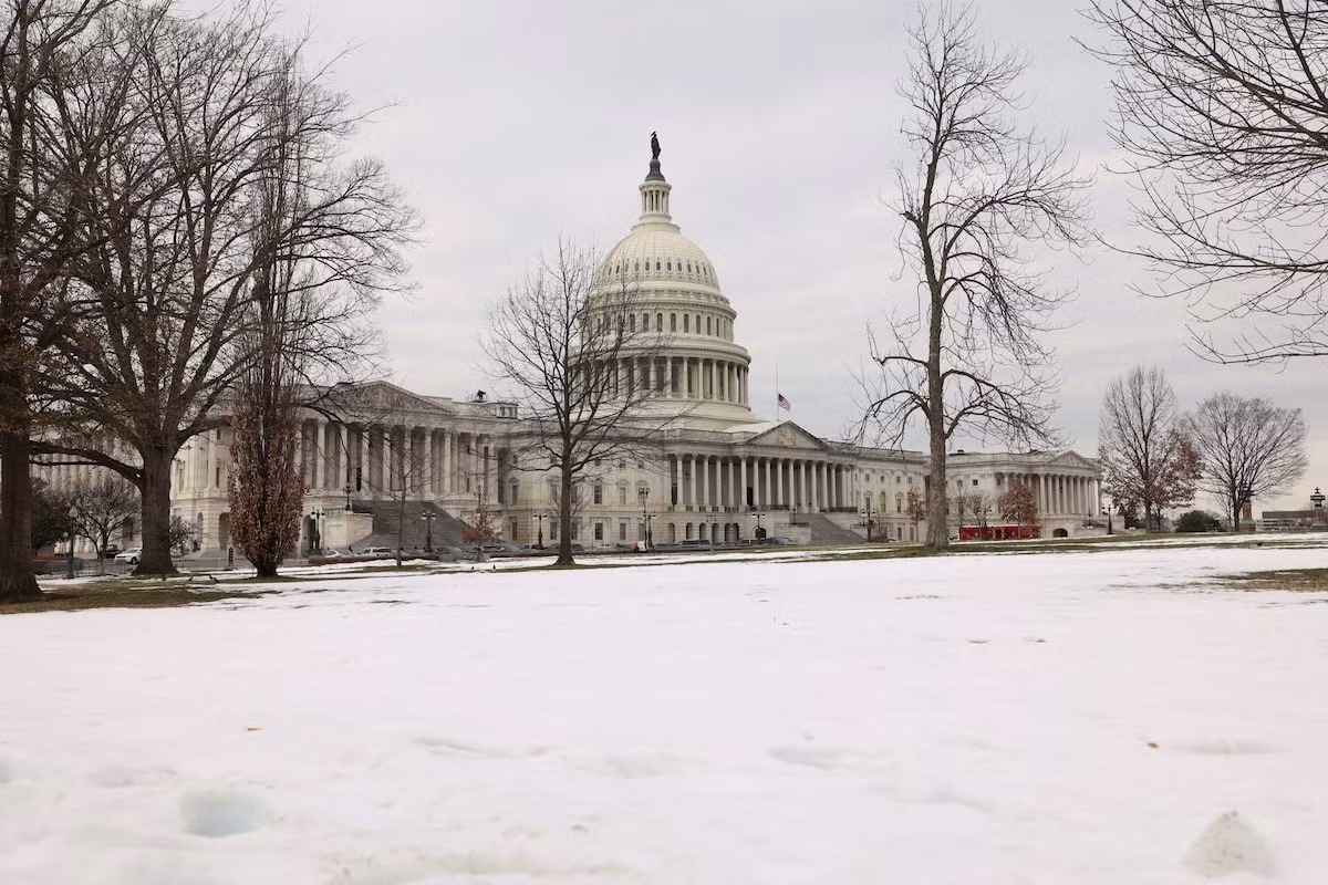 Tuyết trắng bao phủ Đồi Capitol. (Ảnh: Reuters)