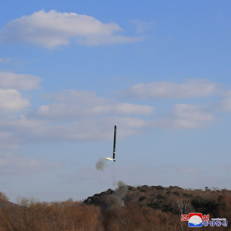 Hình ảnh tên lửa được phóng đi trong vụ thử mới nhất của Triều Tiên. (Ảnh: KCNA) Hình ảnh tên lửa được phóng đi trong vụ thử mới nhất của Triều Tiên. (Ảnh: KCNA)