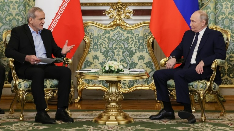 Tổng thống Nga Vladimir Putin và Tổng thống Iran Masoud Pezeshkian. (Ảnh: Sputnik) Tổng thống Nga Vladimir Putin và Tổng thống Iran Masoud Pezeshkian. (Ảnh: Sputnik)