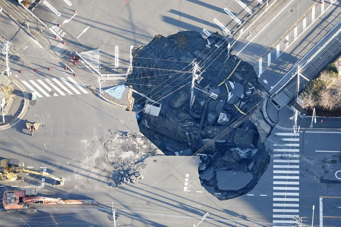 Sau đó mở rộng lên đến 40 m. (Ảnh: Reuters)