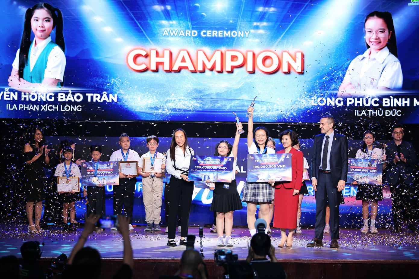 Hai quán quân Speak Up 2024. Hai quán quân Speak Up 2024.