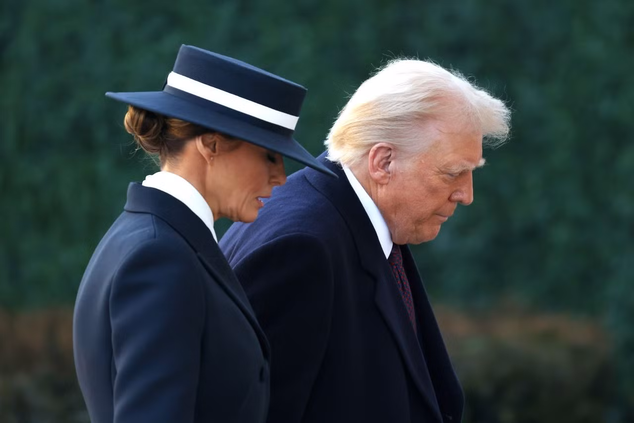 Ông Trump và phu nhân Melania lên đường đến nhà thờ làm lễ sáng 20/1. (Ảnh: Getty Images)