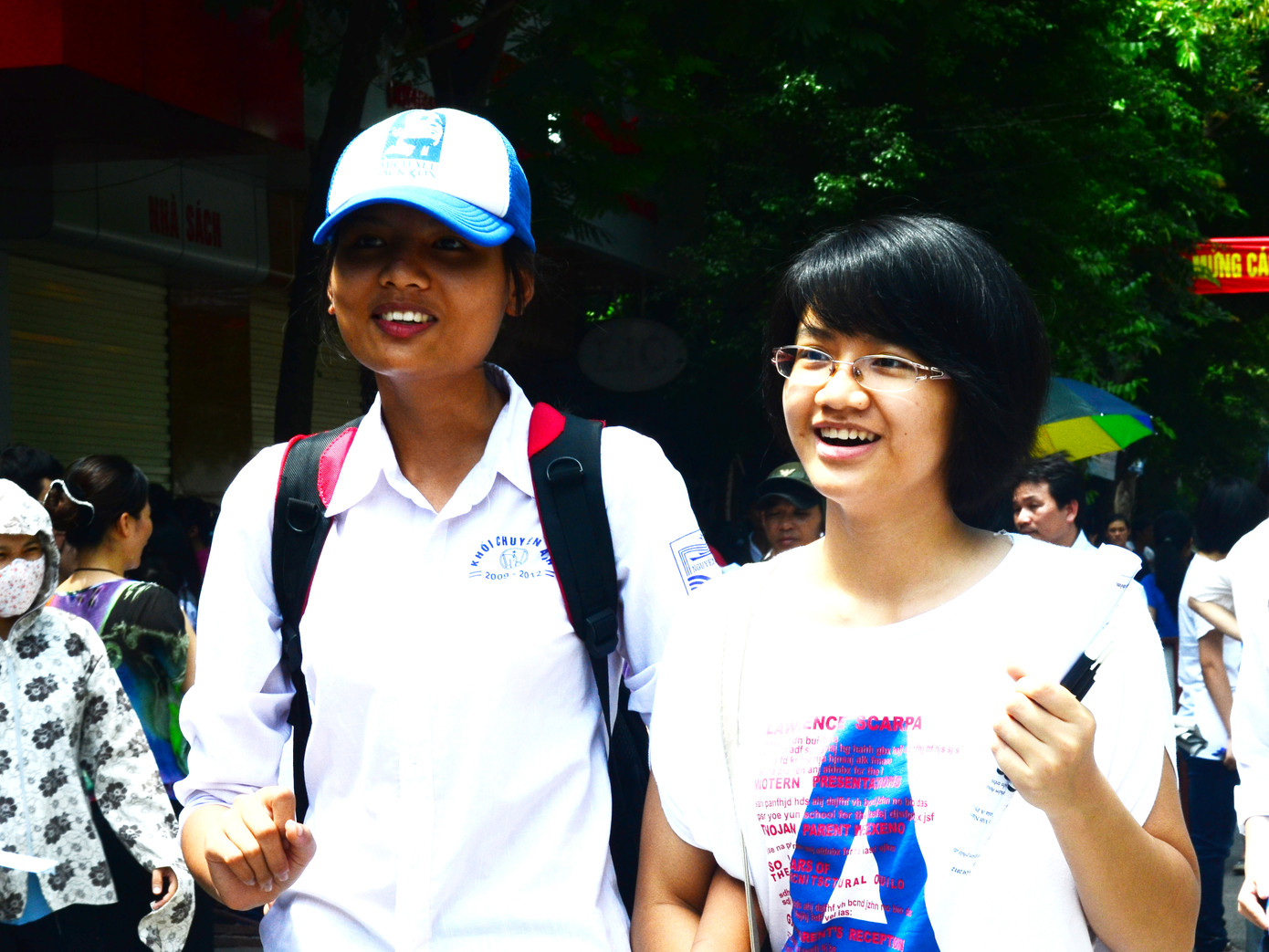 Cười tươi vì làm bài thi tốt