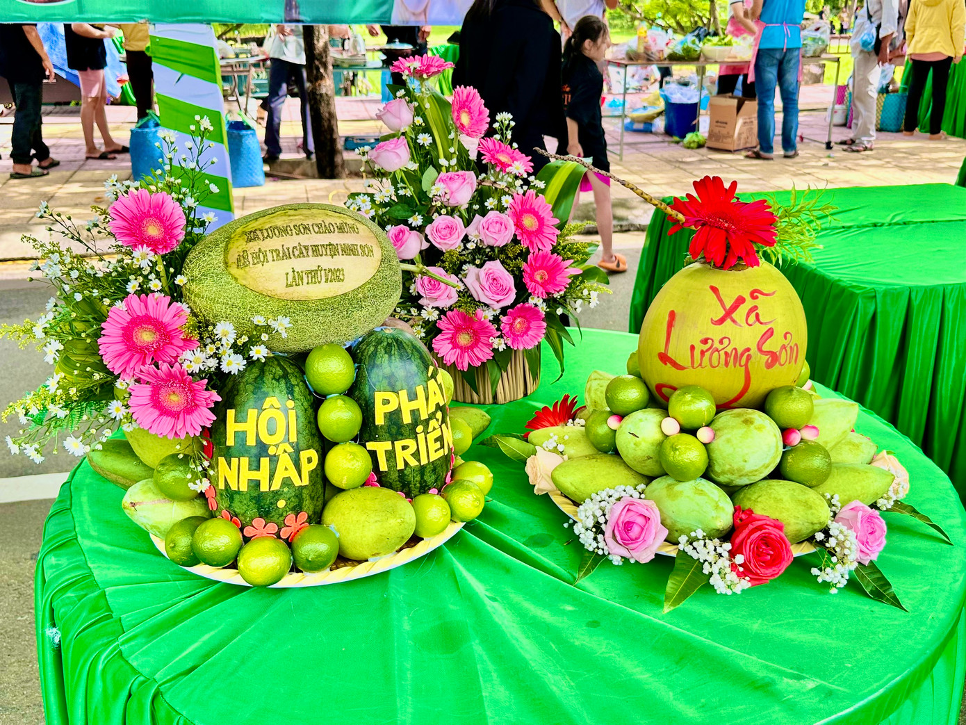 Những sản phẩm của hội thi "Trưng bày trái cây nghệ thuật".