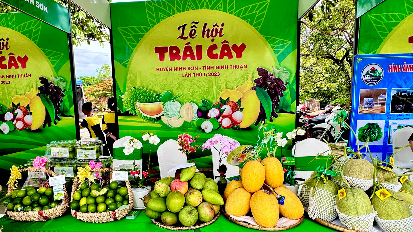 Gian hàng trưng bày nông sản chủ đạo của huyện Ninh Sơn.