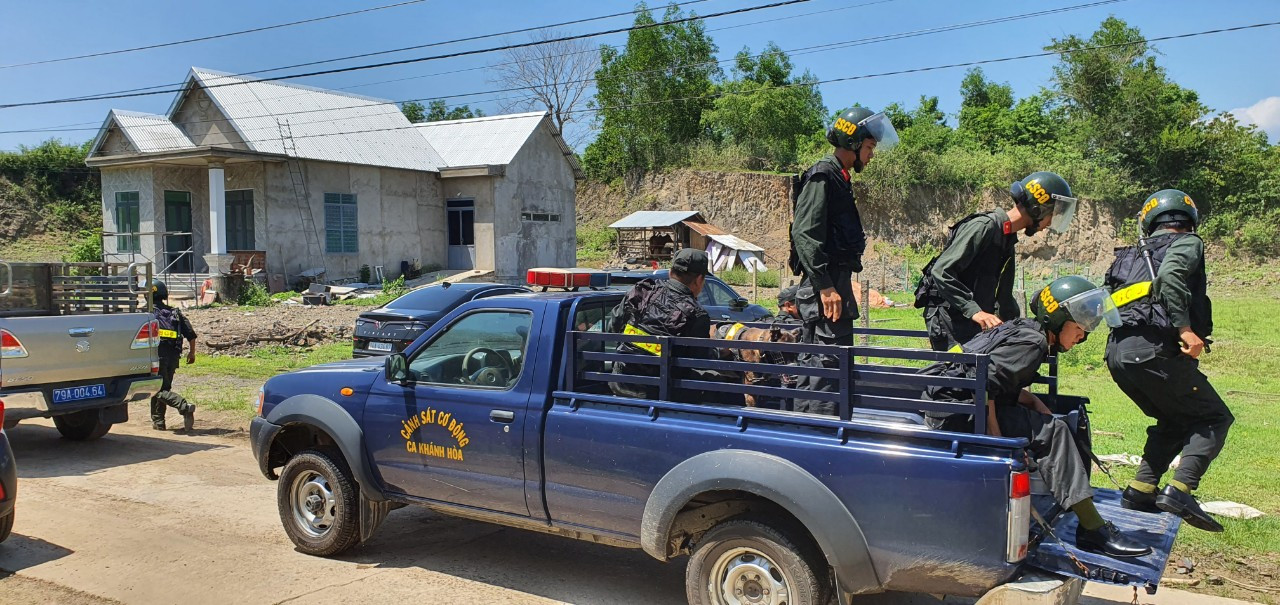 Công an tỉnh Khánh Hoà điều rất nhiều lực lượng truy bắt Phan Danh Hưng. Ảnh: L.H.