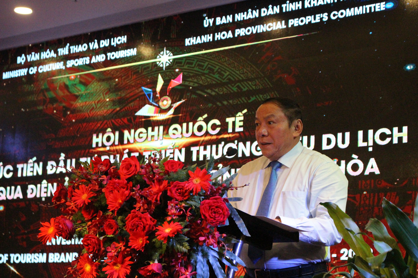 Bộ trưởng Bộ VH-TT&DL Nguyễn Văn Hùng phát biểu tại hội nghị. Bộ trưởng Bộ VH-TT&DL Nguyễn Văn Hùng phát biểu tại hội nghị.