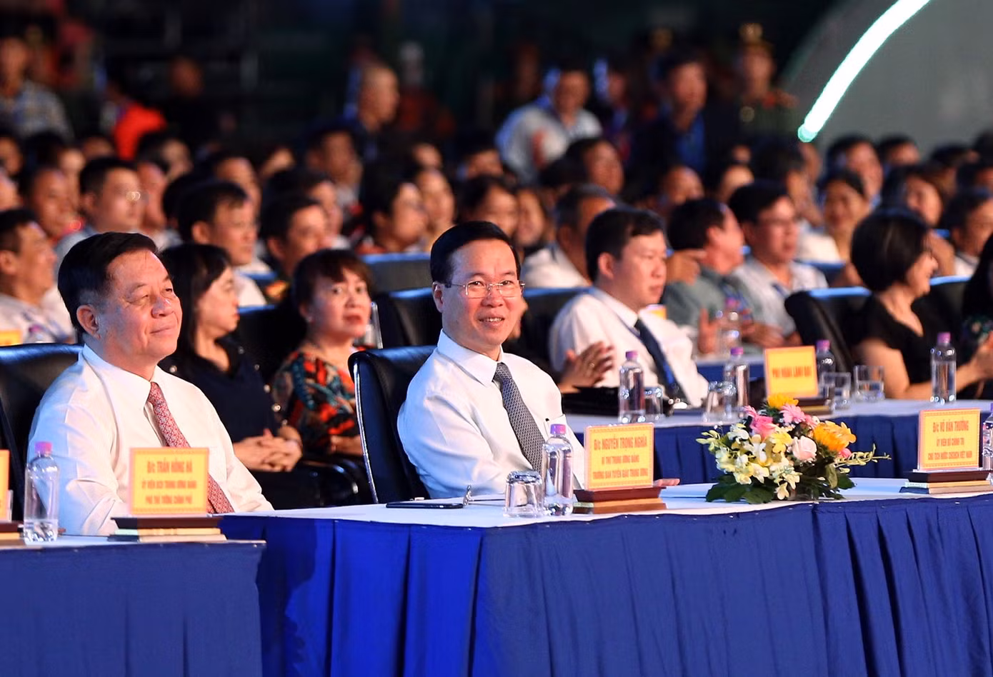 Chủ tịch nước Võ Văn Thưởng tham dự chương trình. Chủ tịch nước Võ Văn Thưởng tham dự chương trình.