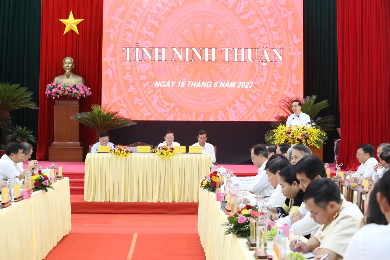 Chủ tịch nước Võ Văn Thưởng phát biểu tại buổi làm việc với Tỉnh uỷ Ninh Thuận. Ảnh: Văn Nỷ Chủ tịch nước Võ Văn Thưởng phát biểu tại buổi làm việc với Tỉnh uỷ Ninh Thuận. Ảnh: Văn Nỷ