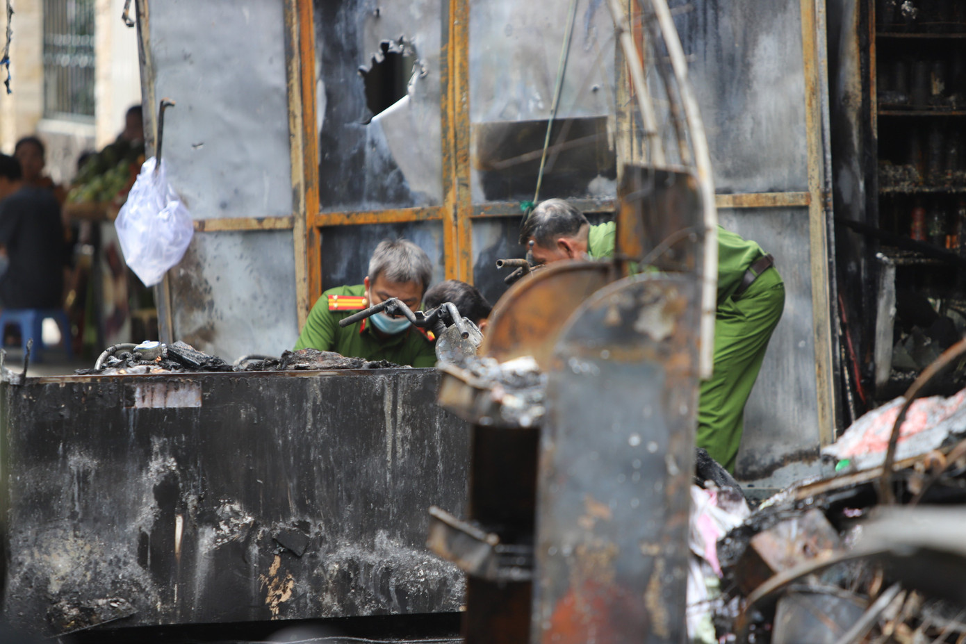 Nhiều vật dụng trong ngôi nhà bị cháy rụi. Ảnh: L.H. Nhiều vật dụng trong ngôi nhà bị cháy rụi. Ảnh: L.H.