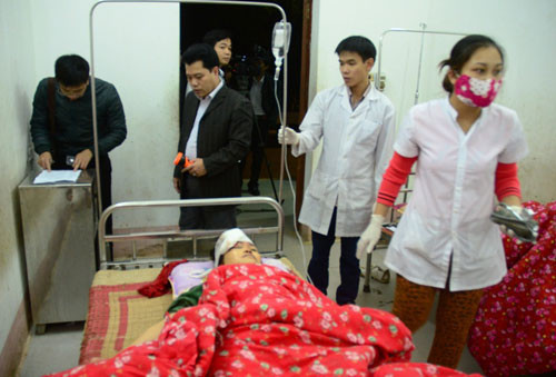 Bệnh viện đa khoa H.Bảo Yên huy động toàn bộ bác sĩ cấp cứu, điều trị và chăm sóc người bị thương - Ảnh: Phạm Ngọc Triển