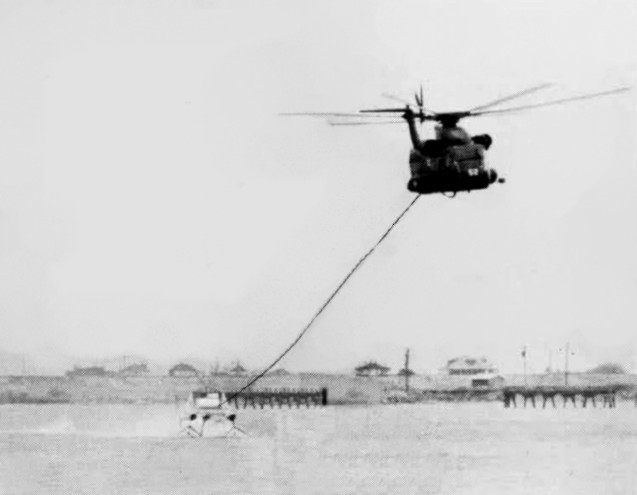 Trực thăng kéo thiết bị quét thủy lôi