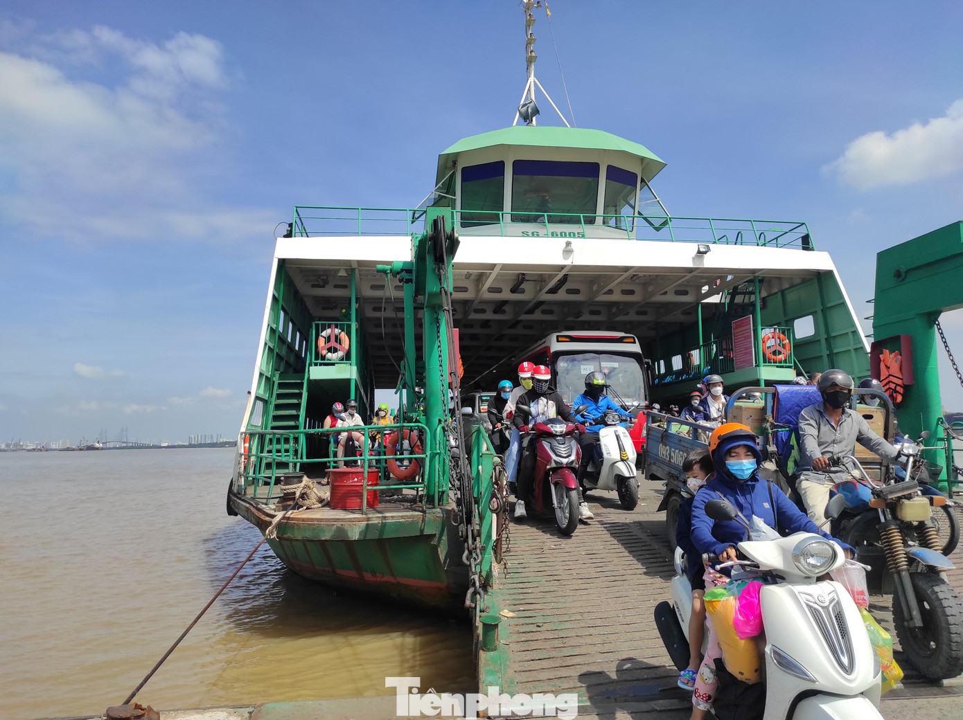 Các phương tiện qua phà Cát Lái gia tăng trong thời gian gần đây.