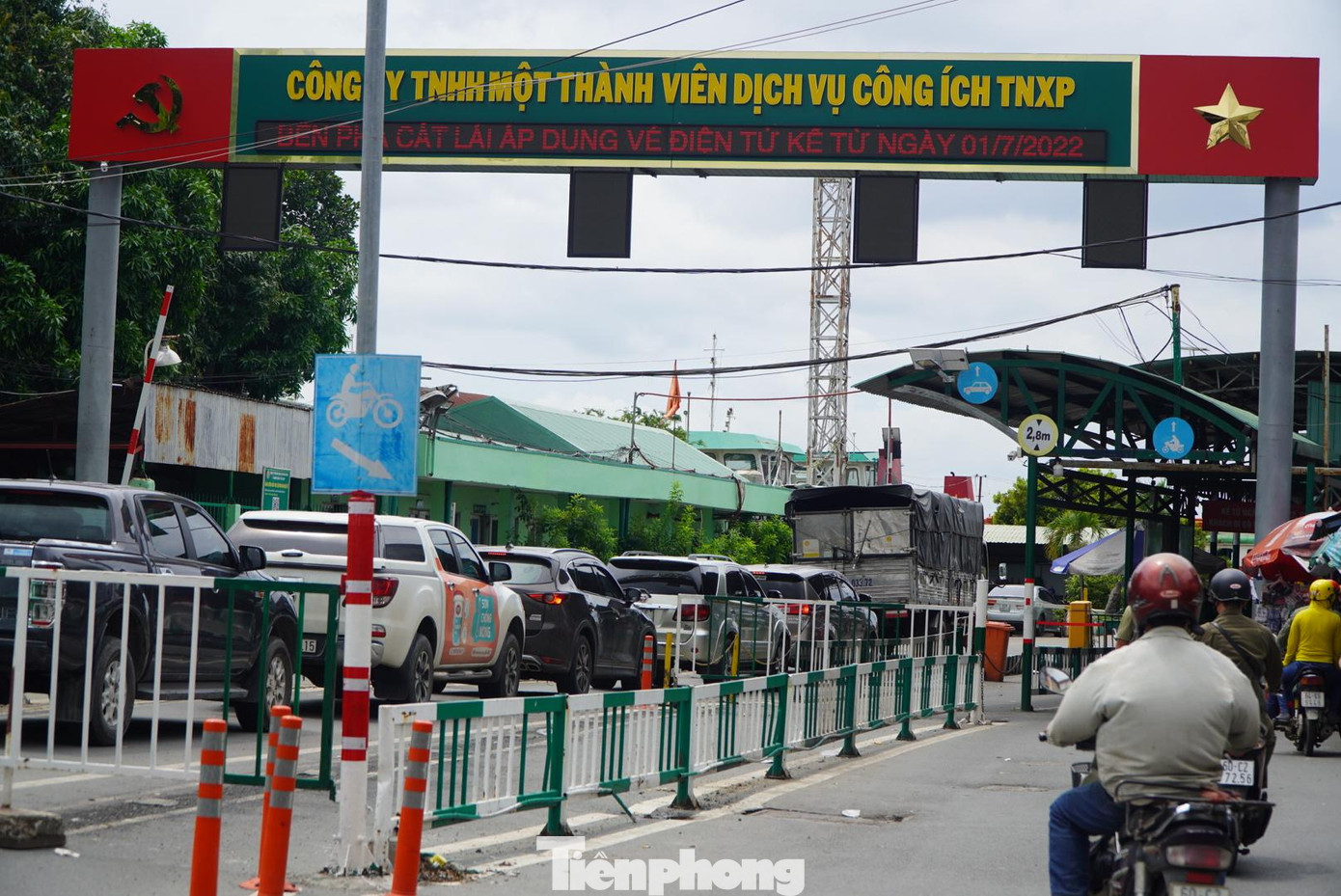 Theo ghi nhận, những ngày gần đây, đặc biệt là vào giờ cao điểm sáng và chiều, tại bến phà Cát Lái (TP Thủ Đức, TPHCM) thường xuyên xảy ra tình trạng ùn ứ giao thông do lượng phương tiện tăng cao.