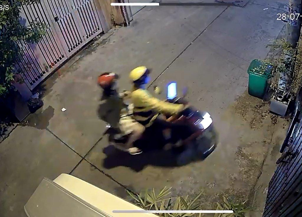 Hình ảnh trích xuất từ camera an ninh ở khu vực nơi xảy ra vụ việc.