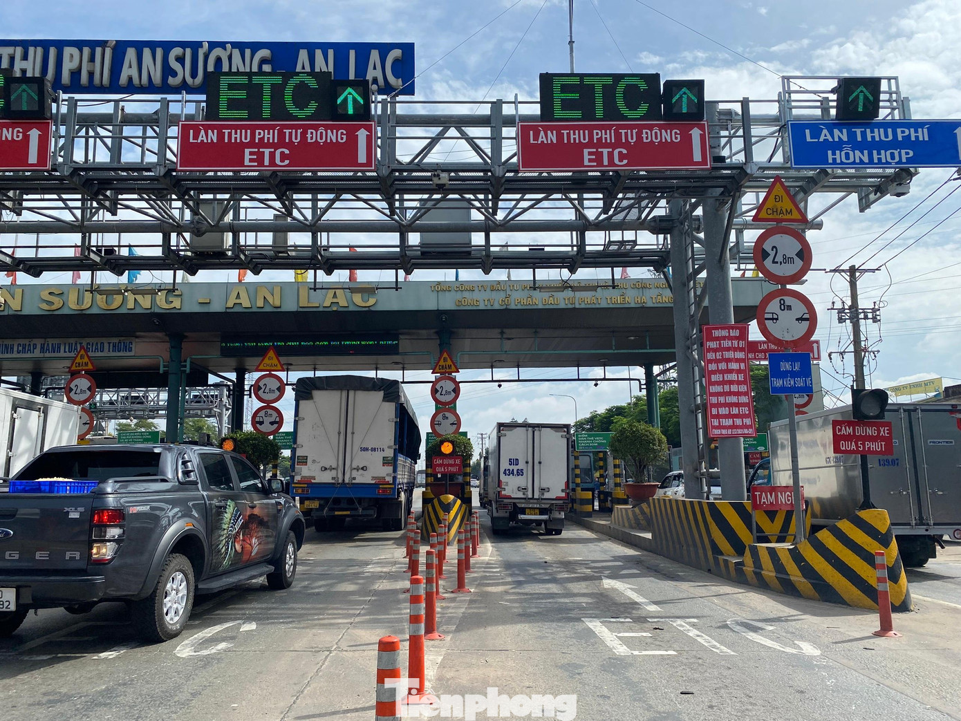 Theo ghi nhận, trạm này có 8 làn thu phí không dừng (ETC), còn lại 2 làn hỗn hợp thu phí thủ công (đưa tiền mặt). Theo ghi nhận, trạm này có 8 làn thu phí không dừng (ETC), còn lại 2 làn hỗn hợp thu phí thủ công (đưa tiền mặt).