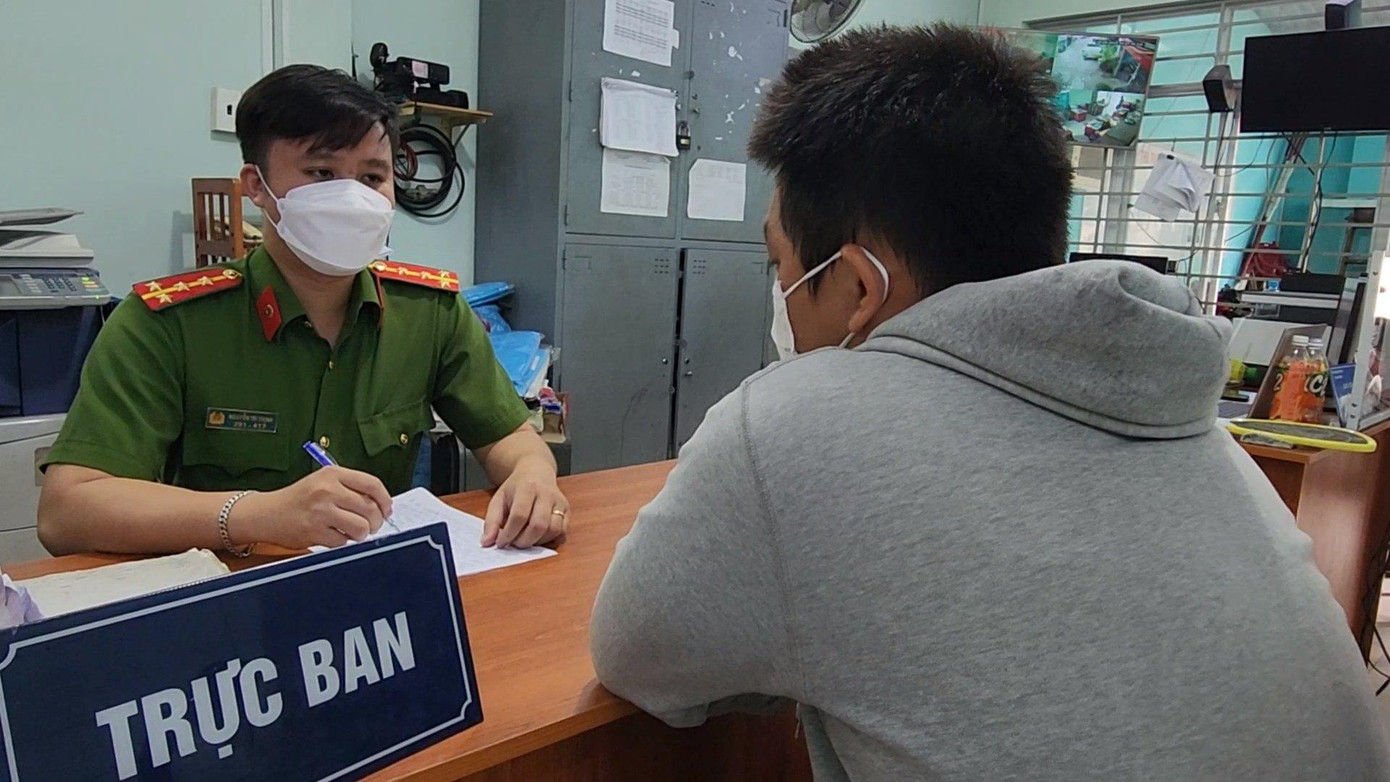 Công an làm việc với V.H.H.