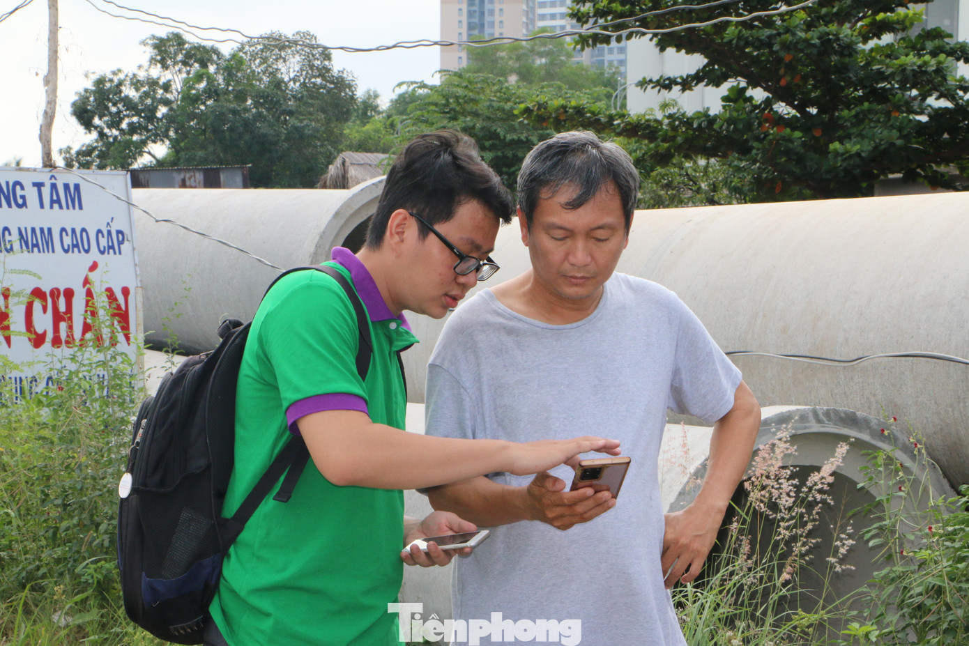 Theo một nhân viên, những ngày gần đây, điểm hỗ trợ ở nút giao An Phú khoảng 400 phương tiện. Theo một nhân viên, những ngày gần đây, điểm hỗ trợ ở nút giao An Phú khoảng 400 phương tiện.