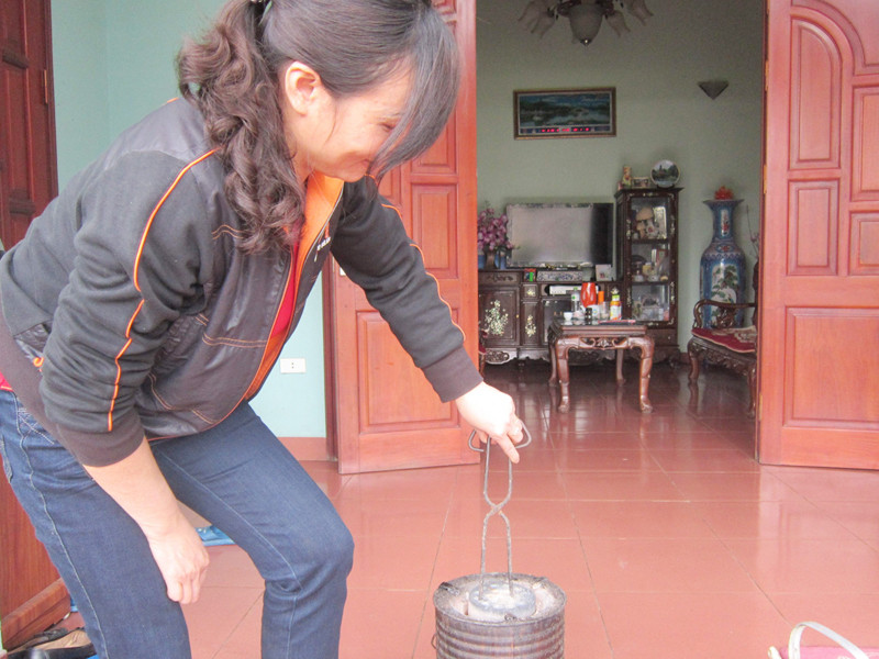 Bếp than tổ ong xuất hiện tại nhiều nhà giàu. Ảnh: Thảo Nguyễn.