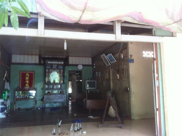 Nghĩ bị hồn ma ám, chồng đập mộ mang hài cốt vợ thả sông ảnh 2