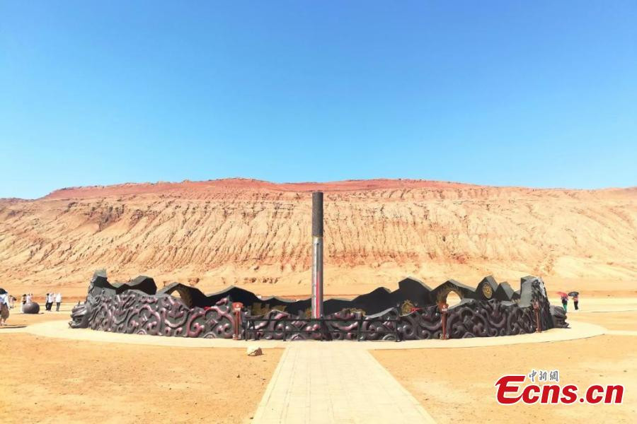 Nhiệt kế ngoài trời khổng lồ ở Hỏa Diệm Sơn, Trung Quốc Nhiệt kế ngoài trời khổng lồ ở Hỏa Diệm Sơn, Trung Quốc