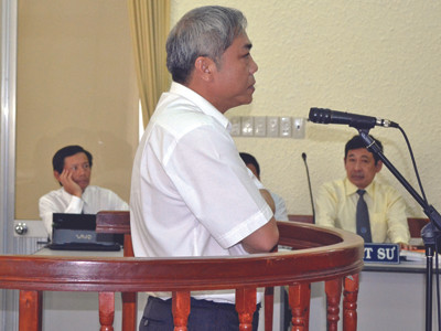 Phan Thành Chính trước vành móng ngựa