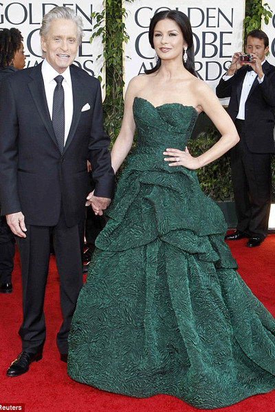 Cặp đôi rất hạnh phúc và tự tin trên thảm đỏ vì Michael vừa chiến thắng căn bệnh ung thư vòm họng. Cặp đôi rất hạnh phúc và tự tin trên thảm đỏ vì Michael vừa chiến thắng căn bệnh ung thư vòm họng