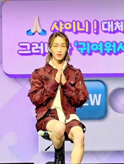 Dáng vẻ gầy gò, hốc hác thấy rõ của Onew trong một sự kiện gần đây Dáng vẻ gầy gò, hốc hác thấy rõ của Onew trong một sự kiện gần đây