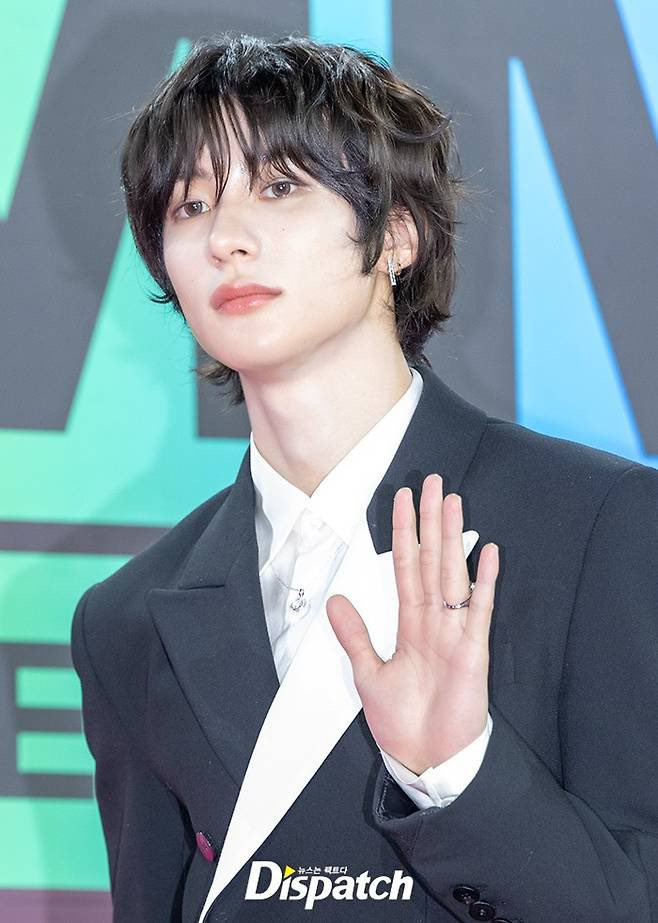 Anton và Wonbin đang "dắt tay nhau" leo hạng trên top đầu của thanh tìm kiếm trên nhiều nền tảng tại Hàn Quốc vì nhan sắc, khí chất tựa như hoàng tử xé truyện bước ra.