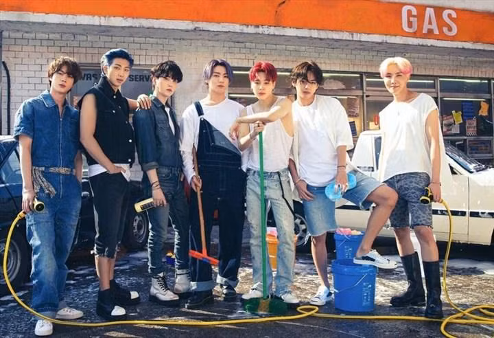 Các ARMY (fandom của BTS) đều cảm thấy may mắn trước quyết định ấm lòng của thần tượng, trong khi bản thân vẫn chưa kịp “cầu nguyện” cho “lời nguyền 7 năm”.