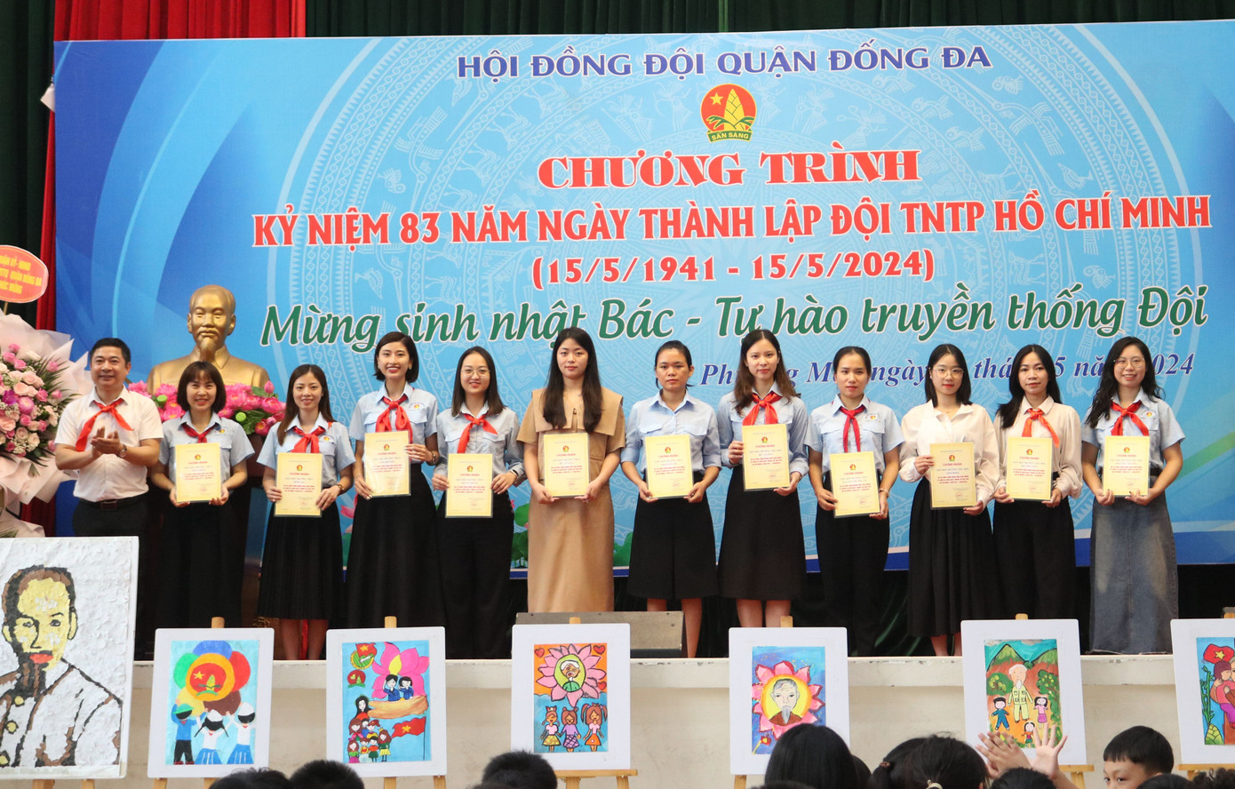 Các cô tổng phụ trách Đội đại diện các Liên đội đã tham gia tích cực các hoạt động công trình măng non thi đua chào mừng kỷ niệm 83 năm ngày thành lập Đội TNTP Hồ Chí Minh cũng nhận được giấy khen của Ban Chấp hành Quận Đoàn. Các cô tổng phụ trách Đội đại diện các Liên đội đã tham gia tích cực các hoạt động công trình măng non thi đua chào mừng kỷ niệm 83 năm ngày thành lập Đội TNTP Hồ Chí Minh cũng nhận được giấy khen của Ban Chấp hành Quận Đoàn.