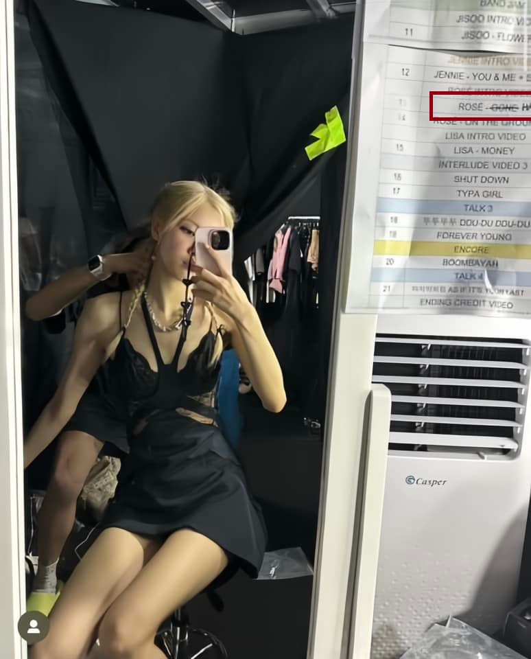 Bức ảnh ban đầu được Rosé đăng.