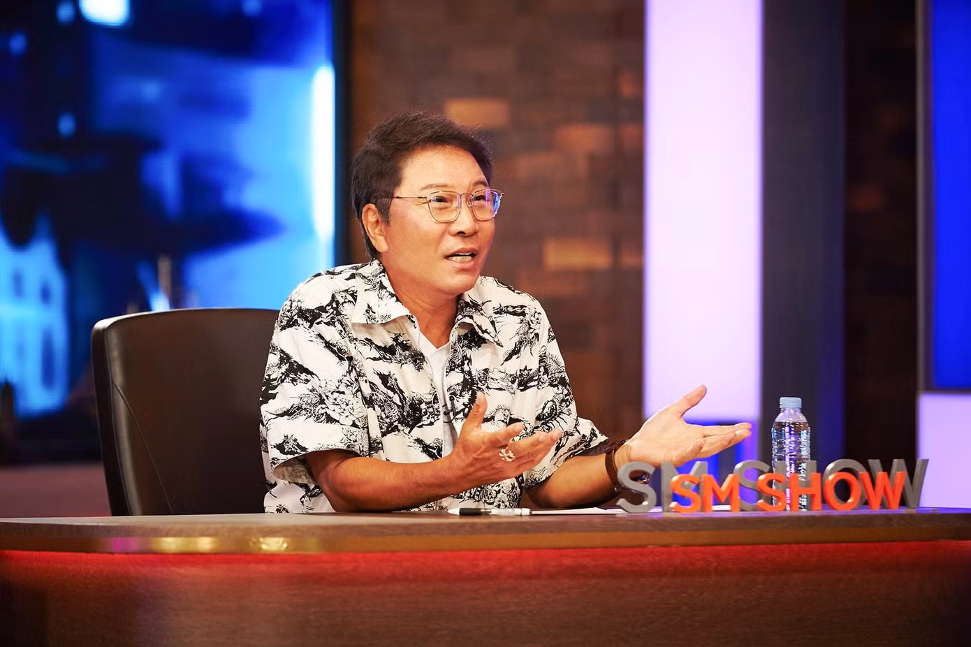 Đầu tháng 2, CEO của SM thông báo đã chấm dứt hợp đồng nhà sản xuất với Lee Soo Man.