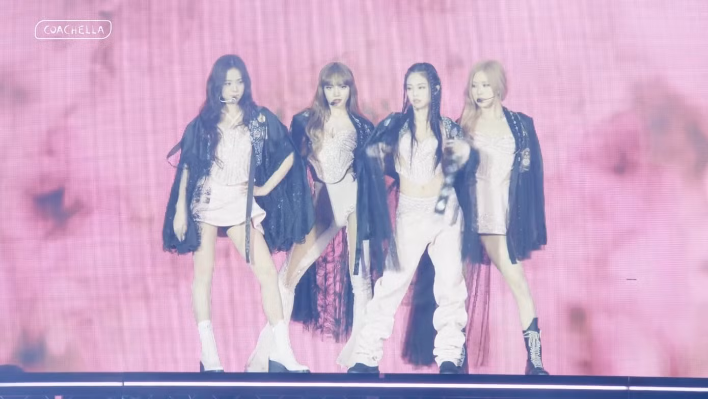 BLACKPINK khoác hanbok bước ra sân khấu tại Coachella 2023 tuần 2.