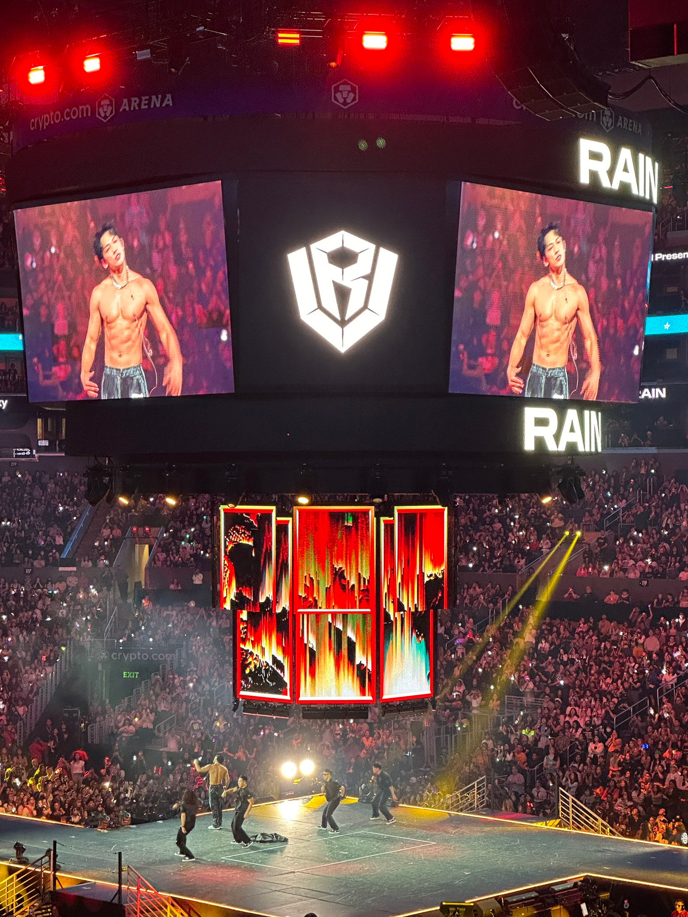 "Biển đen im lặng" được coi là một trong những sự trừng phạt đáng sợ bậc nhất mà khán giả dành cho thần tượng, nghệ sĩ K-Pop khi muốn thể hiện sự bất bình. "Biển đen im lặng" được coi là một trong những sự trừng phạt đáng sợ bậc nhất mà khán giả dành cho thần tượng, nghệ sĩ K-Pop khi muốn thể hiện sự bất bình.