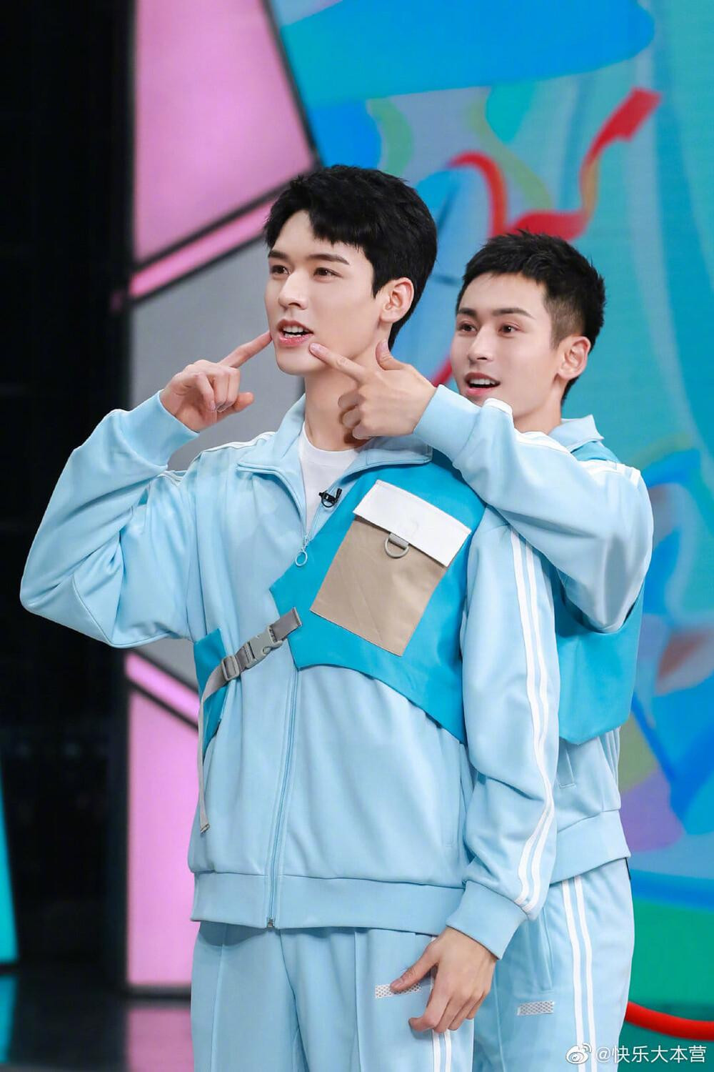 ...đến ngoài đời. ...đến ngoài đời.