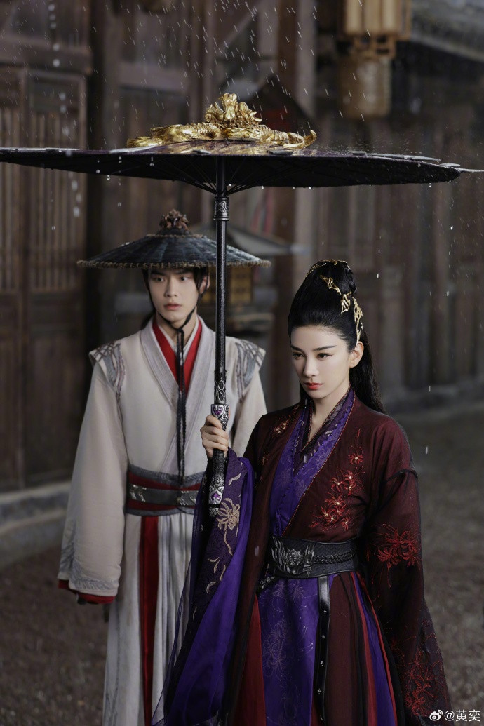 Vũ Sinh Ma do Huỳnh Dịch thủ vai. Khán giả Việt nhớ tới cô nhiều nhất qua vai diễn Lý Ngọc Hồ trong Lên Nhầm Kiệu Hoa, Được Chồng Như Ý.