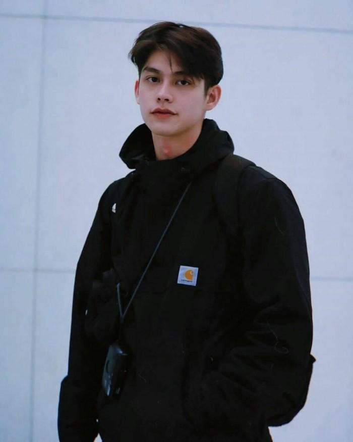 Chàng "hoàng tử lai" này mang vẻ đẹp cuốn hút và khác lạ khiến Thyme do Bright thủ vai trở thành một trong những nhân vật nhận được nhiều sự quan tâm nhất. Chàng "hoàng tử lai" này mang vẻ đẹp cuốn hút và khác lạ khiến Thyme do Bright thủ vai trở thành một trong những nhân vật nhận được nhiều sự quan tâm nhất.