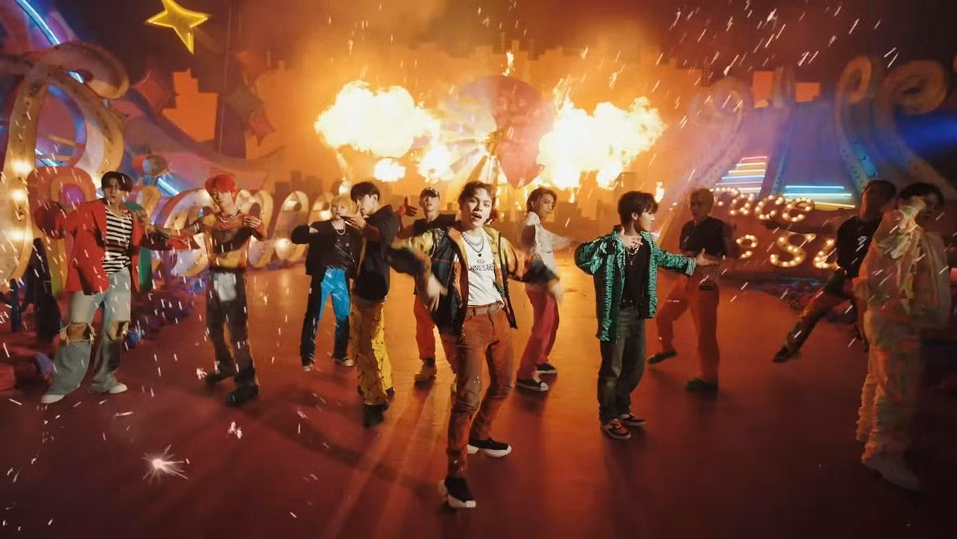 Với một số người nghe, HOT có thể khá ồn ào ở lần nghe đầu tiên, nhưng dễ gây nghiện nếu nhấn "reply". Nhìn chung, ca khúc đang nhận được nhiều phản hồi tích cực từ công chúng, đặc biệt tại Hàn.