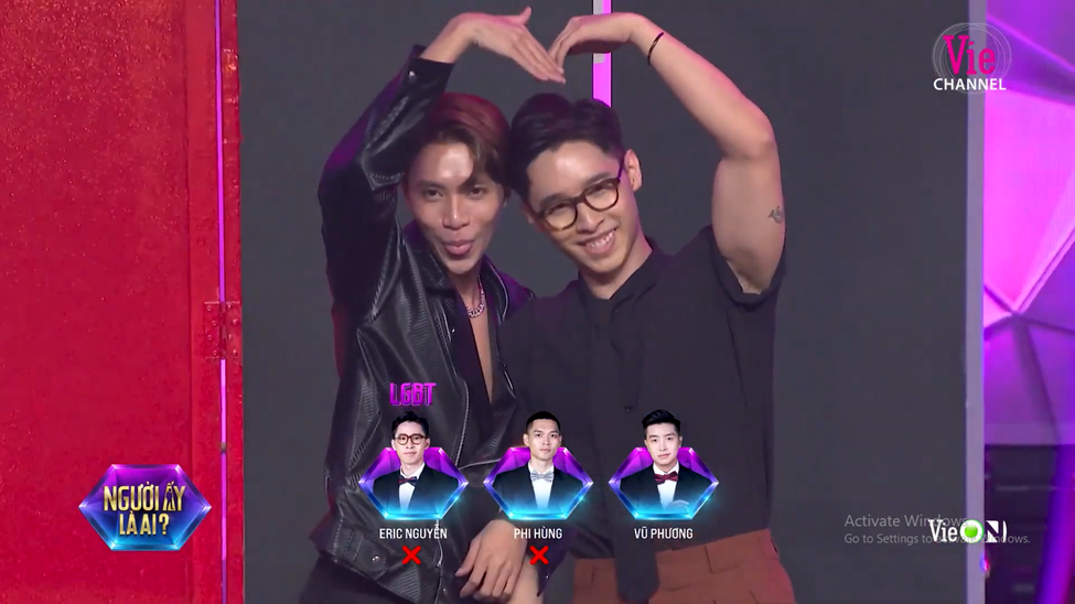 Phần lộ diện dí dỏm của Eric Thỏ. Phần lộ diện dí dỏm của Eric Thỏ.