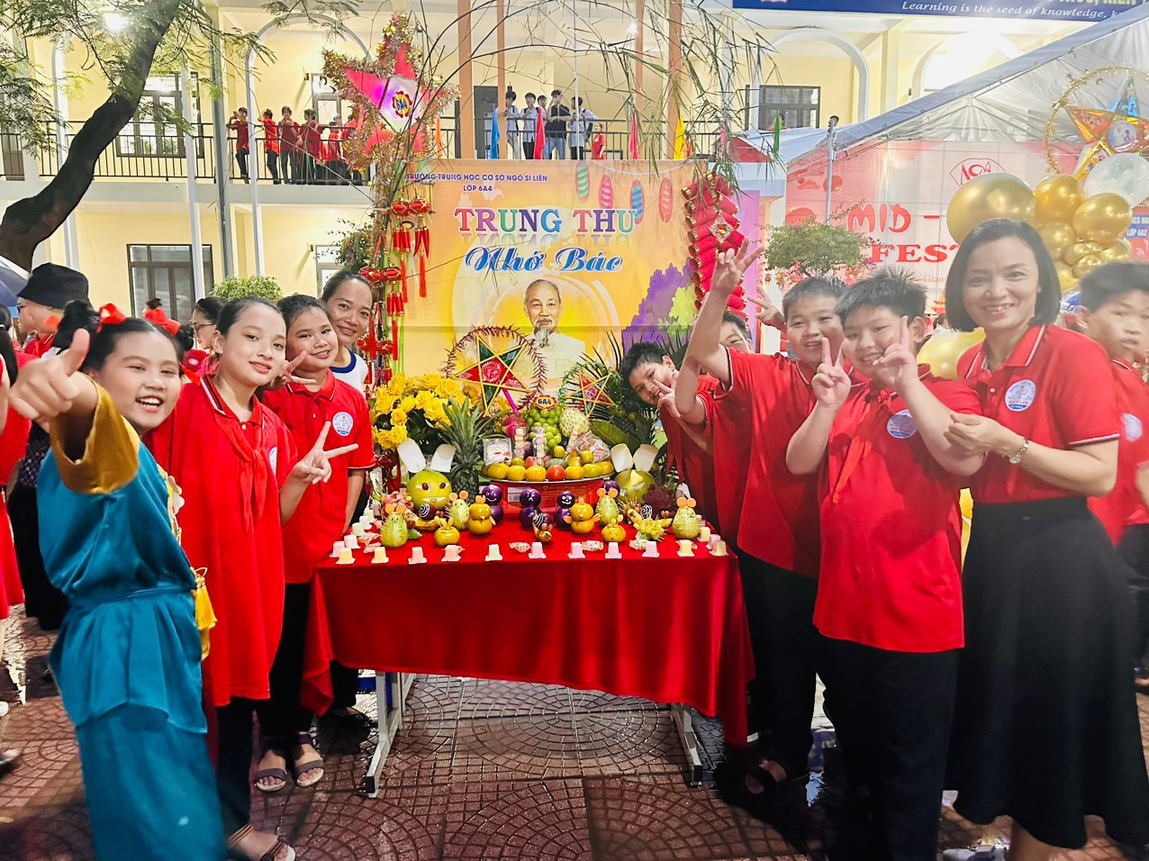 Cận cảnh một số mâm cỗ "siêu đỉnh" của tween trường THCS Ngô Sĩ Liên. Cận cảnh một số mâm cỗ "siêu đỉnh" của tween trường THCS Ngô Sĩ Liên.