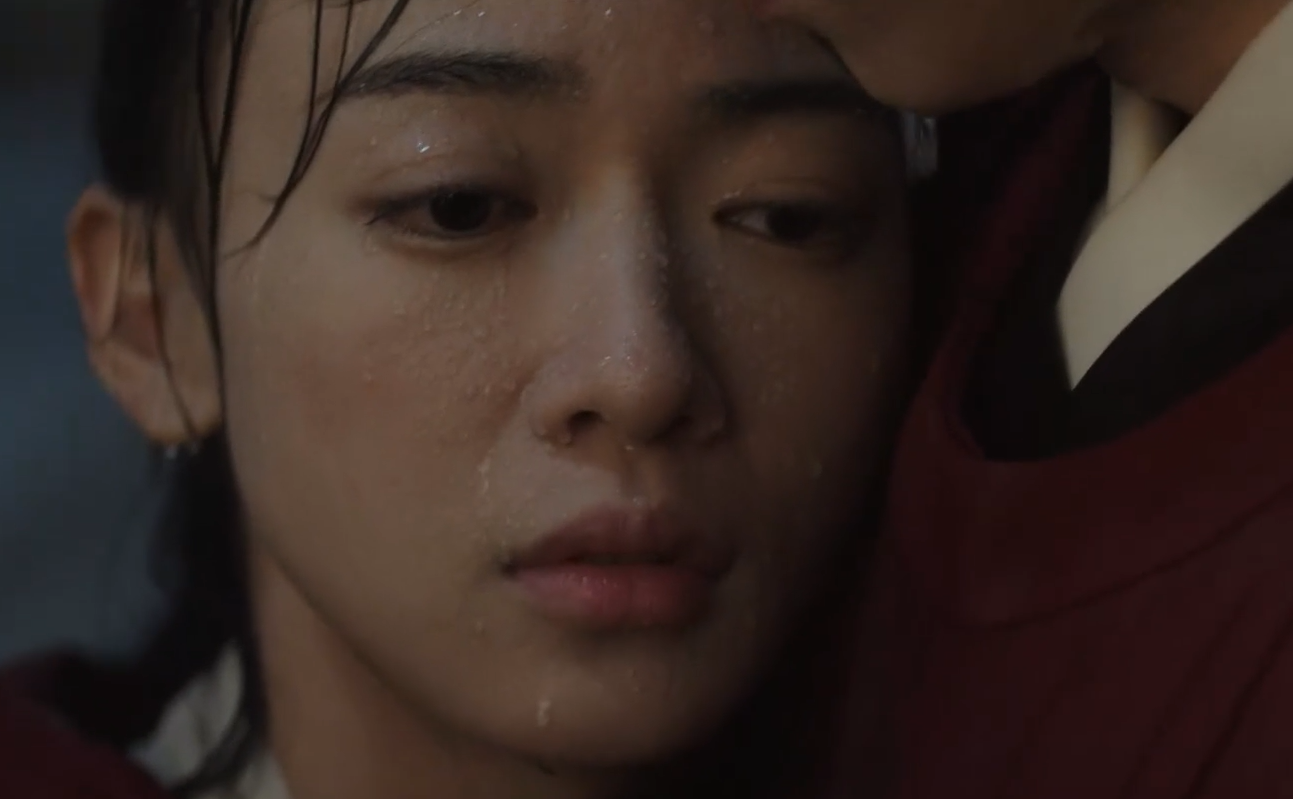 Đường kẻ mắt vừa mỏng vừa sắc của Túc quốc công bay sạch vì cơn mưa quá lớn. Đường kẻ mắt vừa mỏng vừa sắc của Túc quốc công bay sạch vì cơn mưa quá lớn.