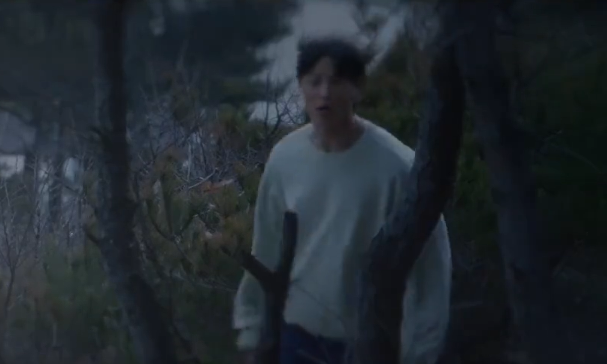 Sol thấy được một chút của tương lai, lúc Kim Young Soo đuổi cô tới vách đá thì Sun Jae cũng theo tới. Sol sợ hãi Sun Jae sẽ lại chiến đầu với Kim Young Soo để cứu cô, khiến hắn bị bắt như dòng thời gian trước, và rồi sẽ bị báo thù ở năm 2023.