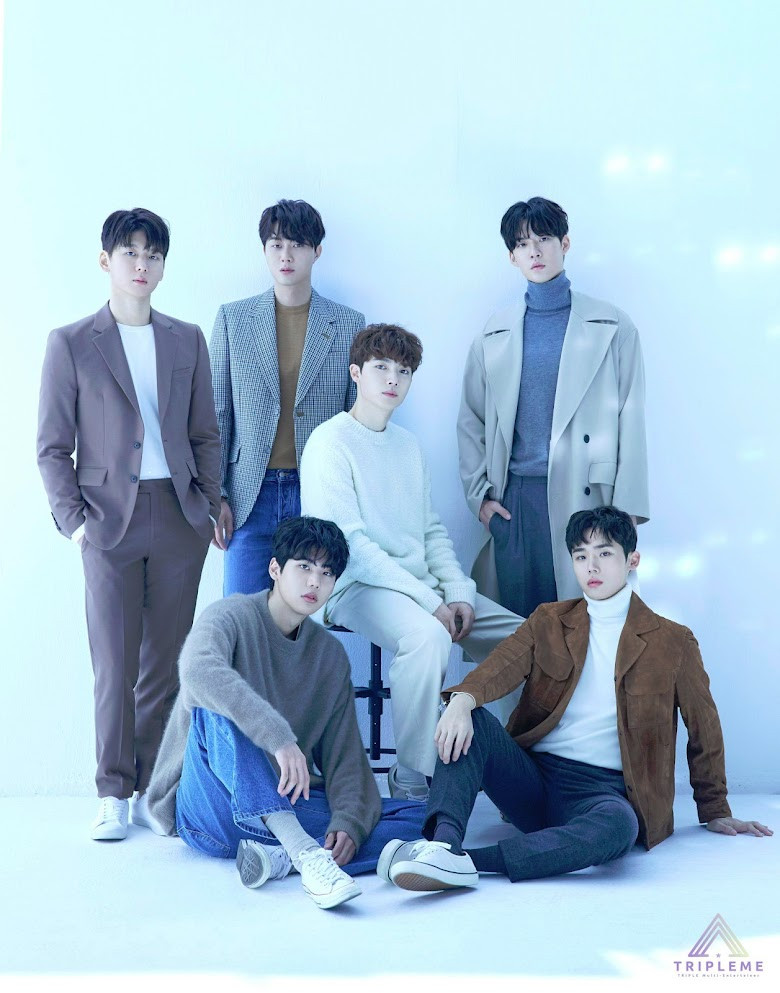Đội hình ra mắt dự kiến của TRIPLEME. Choi Si Hun ở dưới cùng bên phải, mặc áo khoác nâu. Đội hình ra mắt dự kiến của TRIPLEME. Choi Si Hun ở dưới cùng bên phải, mặc áo khoác nâu.