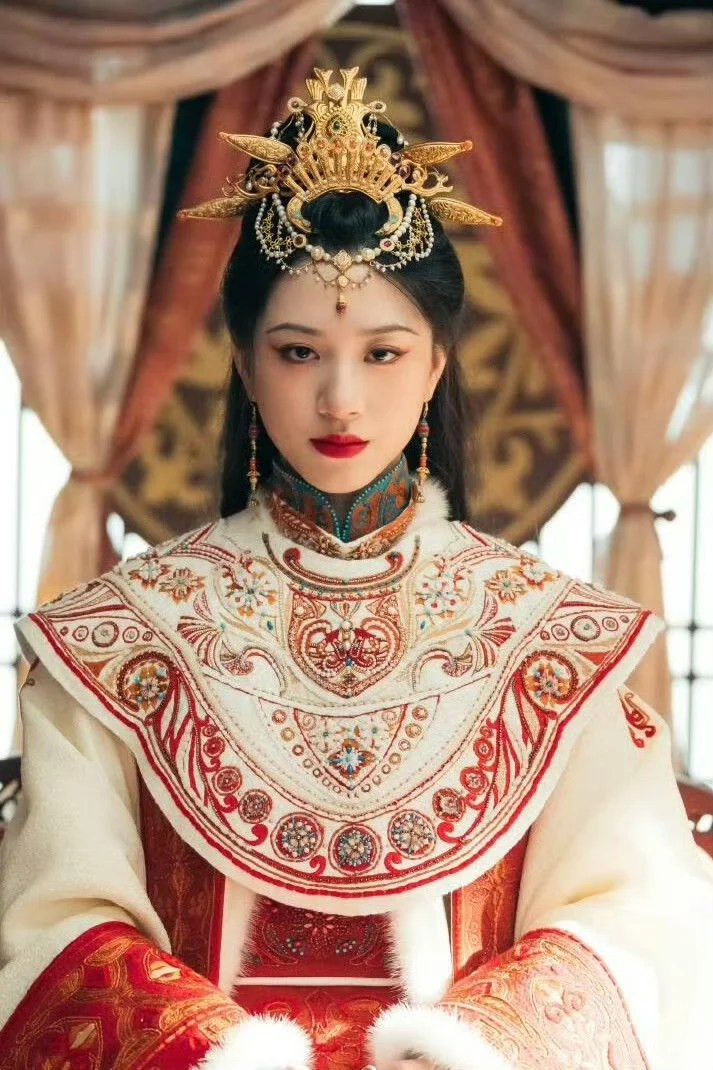 Còn nhiều "chị đại" của Đông Hạ chưa lộ diện, hứa hẹn sẽ còn đầy cao trào ở những tập sau của Tàng Hải Truyện.