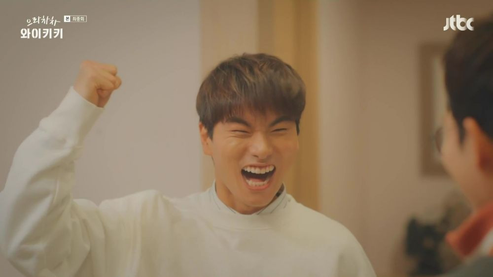 Yi Kyung đóng vai Cheon Seok Ki, một chàng trai lạc quan, hài hước, tốt bụng. "Gwenchana" là câu nói mà anh thường xuyên dùng để an ủi bạn bè, bản thân. Yi Kyung đóng vai Cheon Seok Ki, một chàng trai lạc quan, hài hước, tốt bụng. "Gwenchana" là câu nói mà anh thường xuyên dùng để an ủi bạn bè, bản thân.