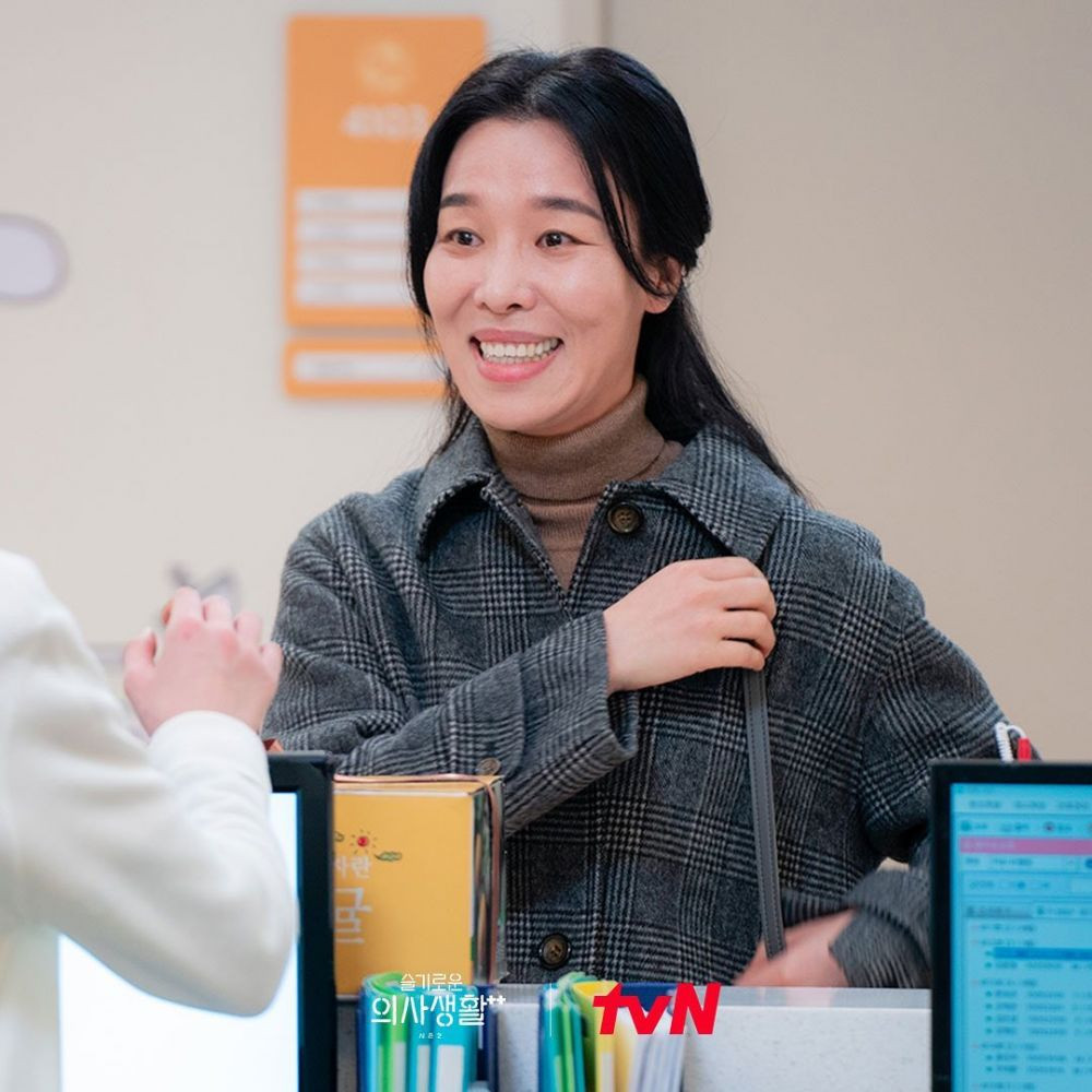 Cô từng đảm nhận vai một người mẹ thương nhớ con vừa đáng thương vừa day dứt trong Hospital Playlist 2.