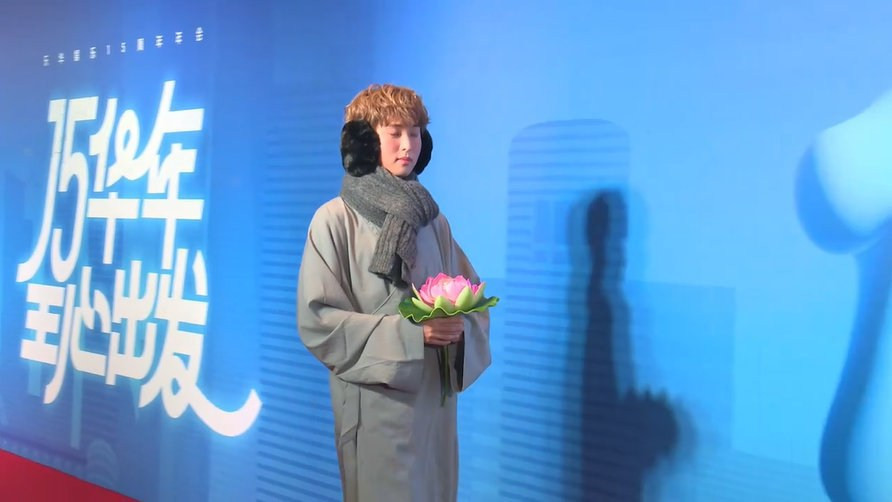 Đường Cửu Châu tái hiện chiếc meme huyền thoại của Ahn Jae Hong trong vai Jung Bong hồi Reply 1988. Đường Cửu Châu tái hiện chiếc meme huyền thoại của Ahn Jae Hong trong vai Jung Bong hồi Reply 1988.