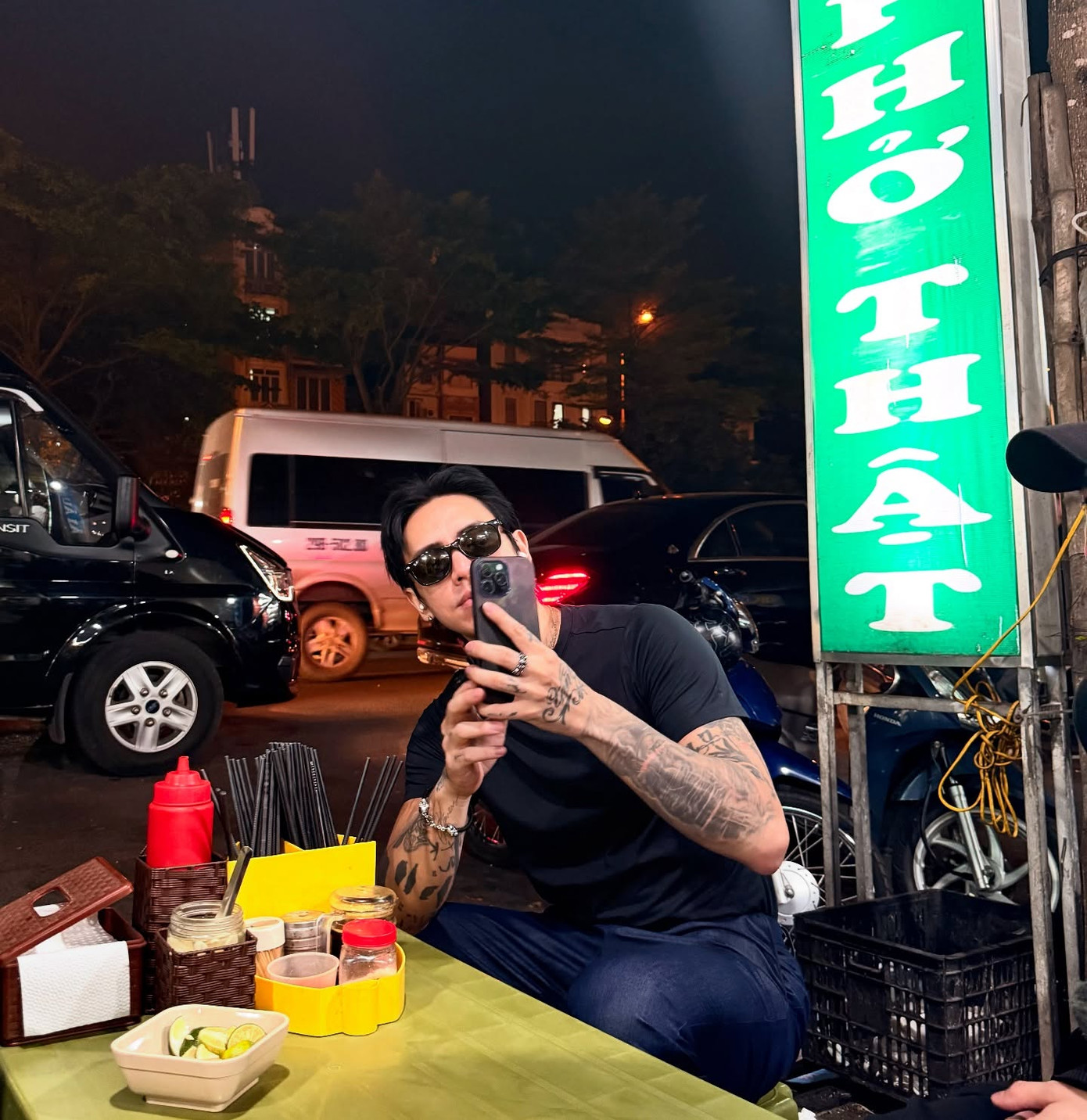 Loạt ảnh công tác tại Hà Nội được DPR IAN đăng tải ngay trong đêm 21/6.